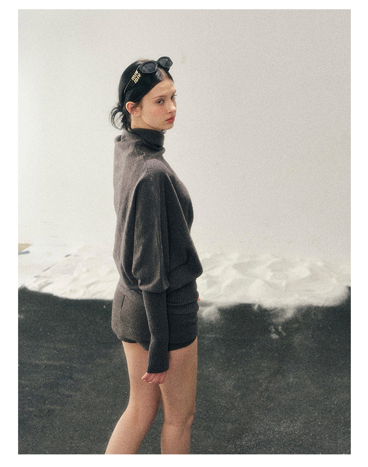 少也眼 "Ember at Dusk" High-Neck Cozy Knit Top – Smart Gray