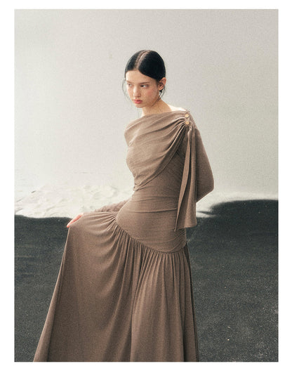 少也眼 "Pure Heart Reflected in Snow" French Cool Off-Shoulder Knit Maxi Dress