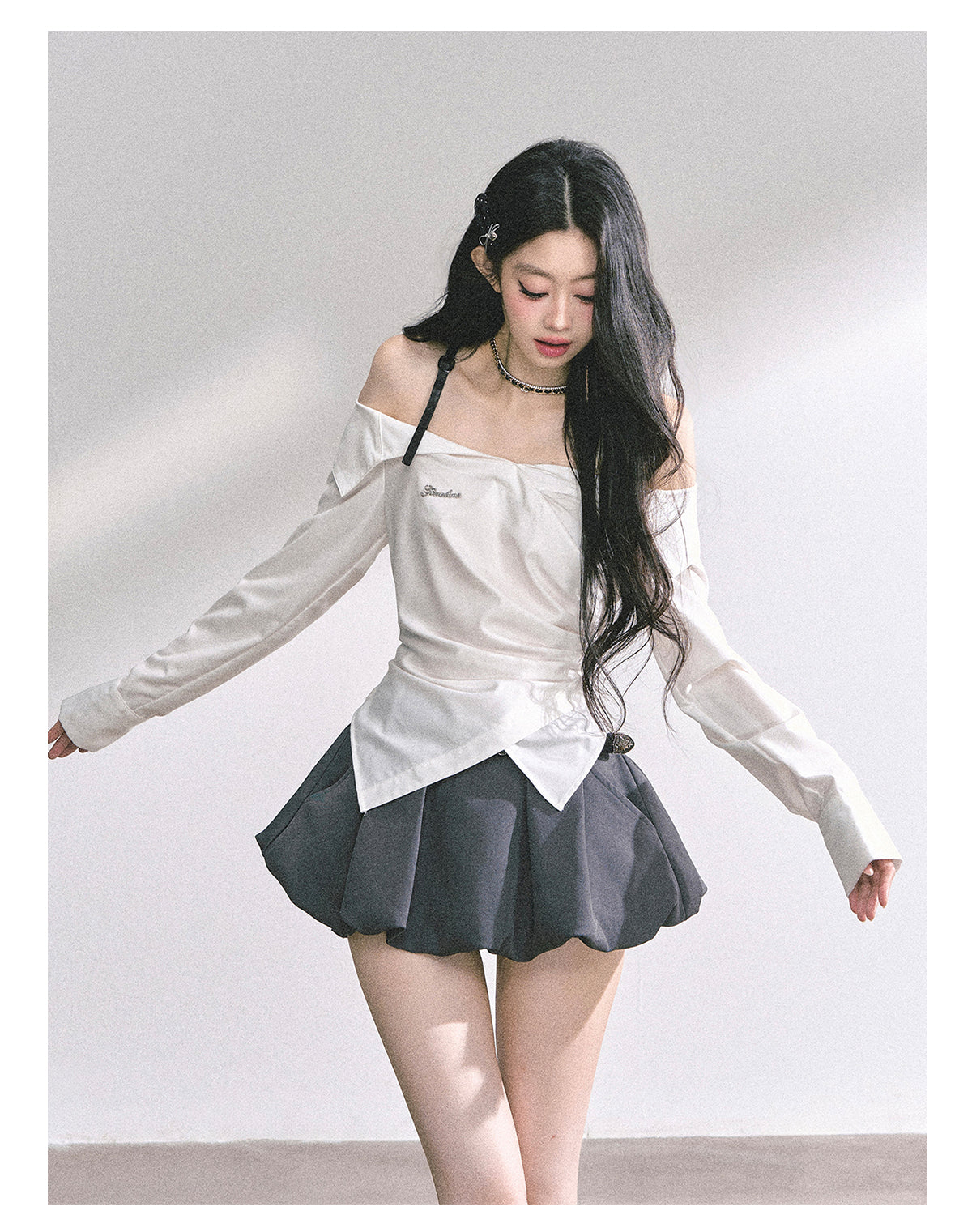 少也眼 "London Reveries" Off-Shoulder Plaid Sun-Proof Shirt - White