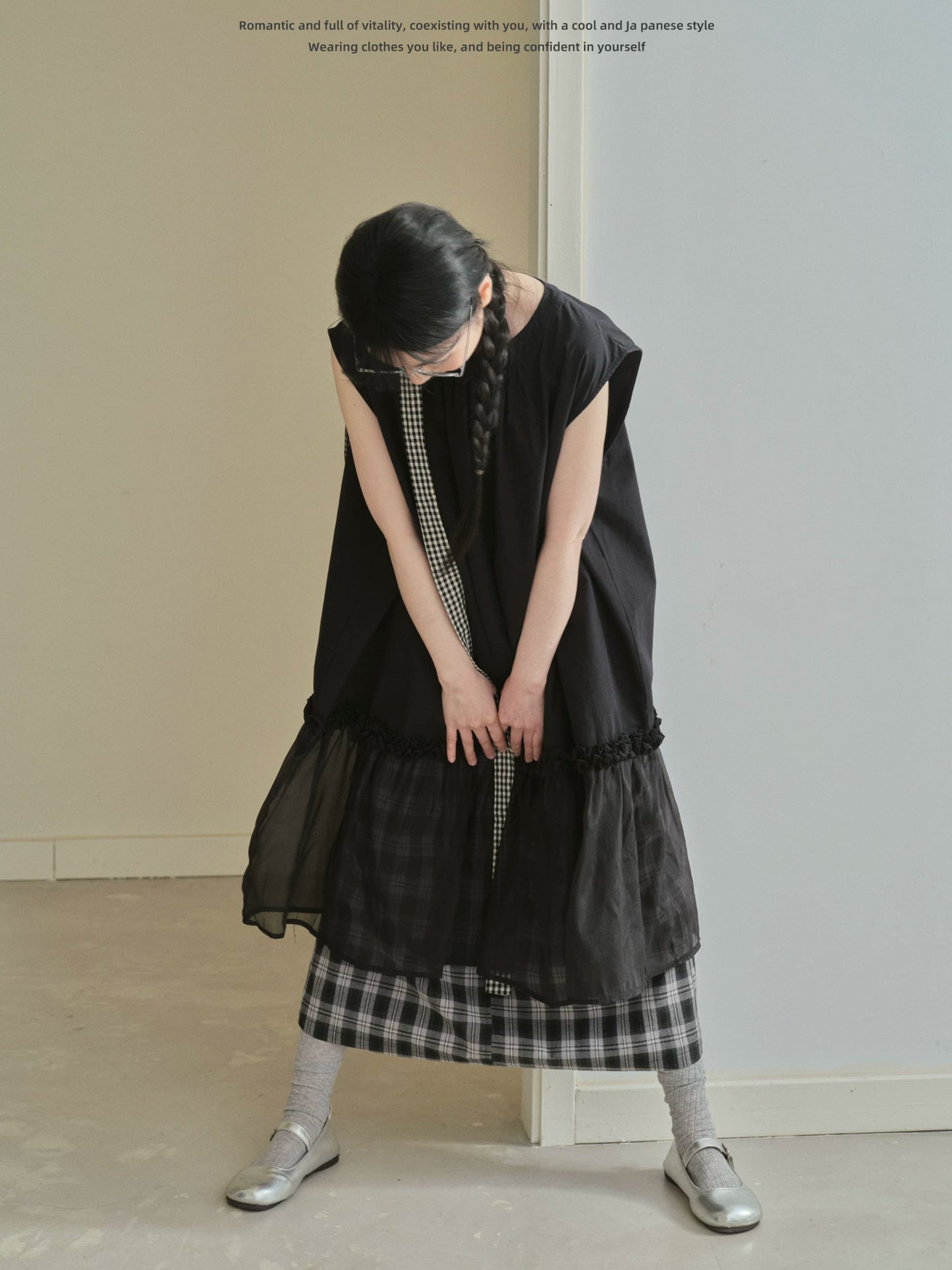 "Floating Veil" Mesh Panel Layering Maxi Dress (Black / White)