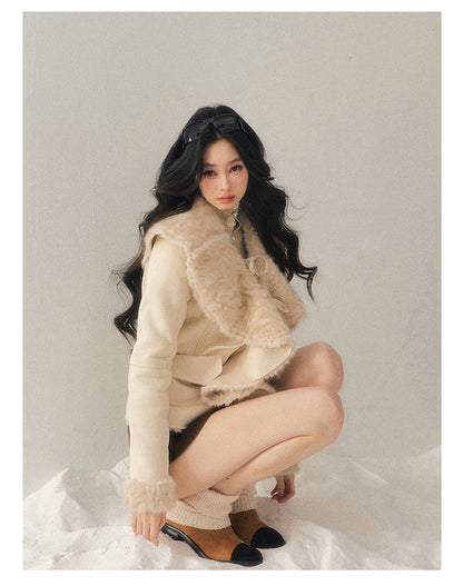 少也眼 “Pure White Enfolds Me” Faux Shearling Tie-Front Jacket