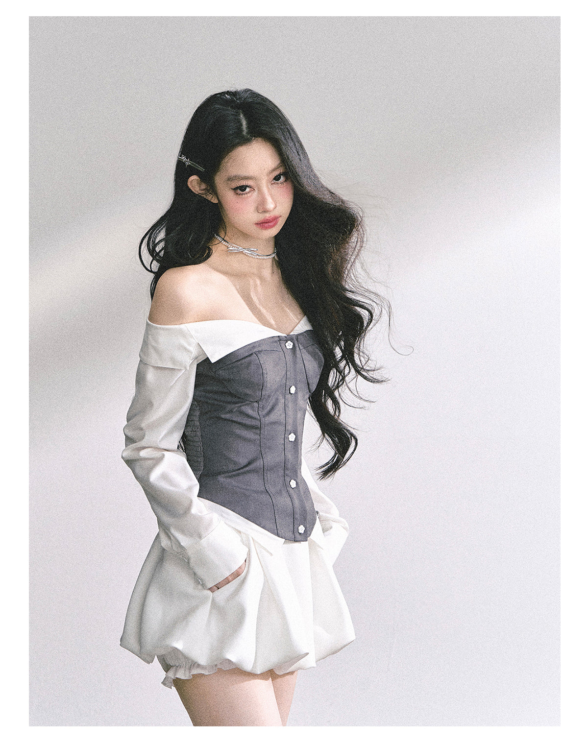 少也眼 "London Crush" Off-Shoulder Dual-Layer Long-Sleeve Spicy Girl Tee - Gray White