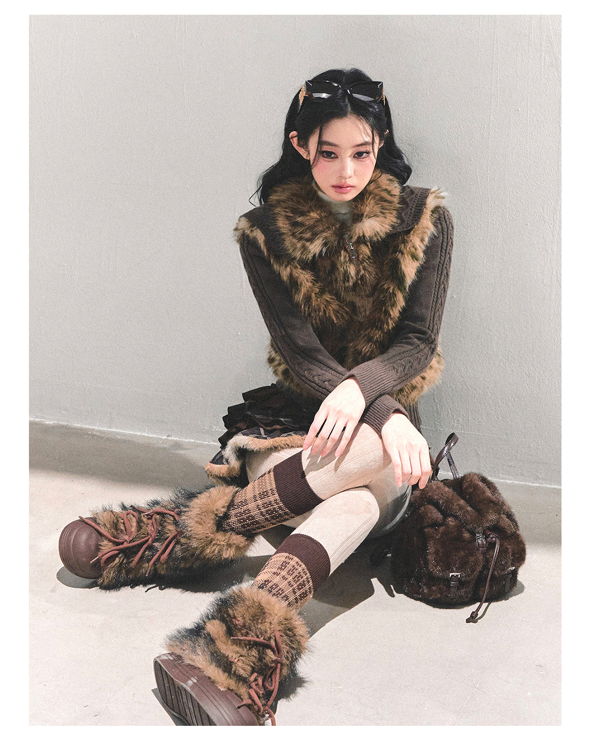 少也眼 “She Walks Through the Wild” Khaki Faux Fur–Panel Jacket 7474151