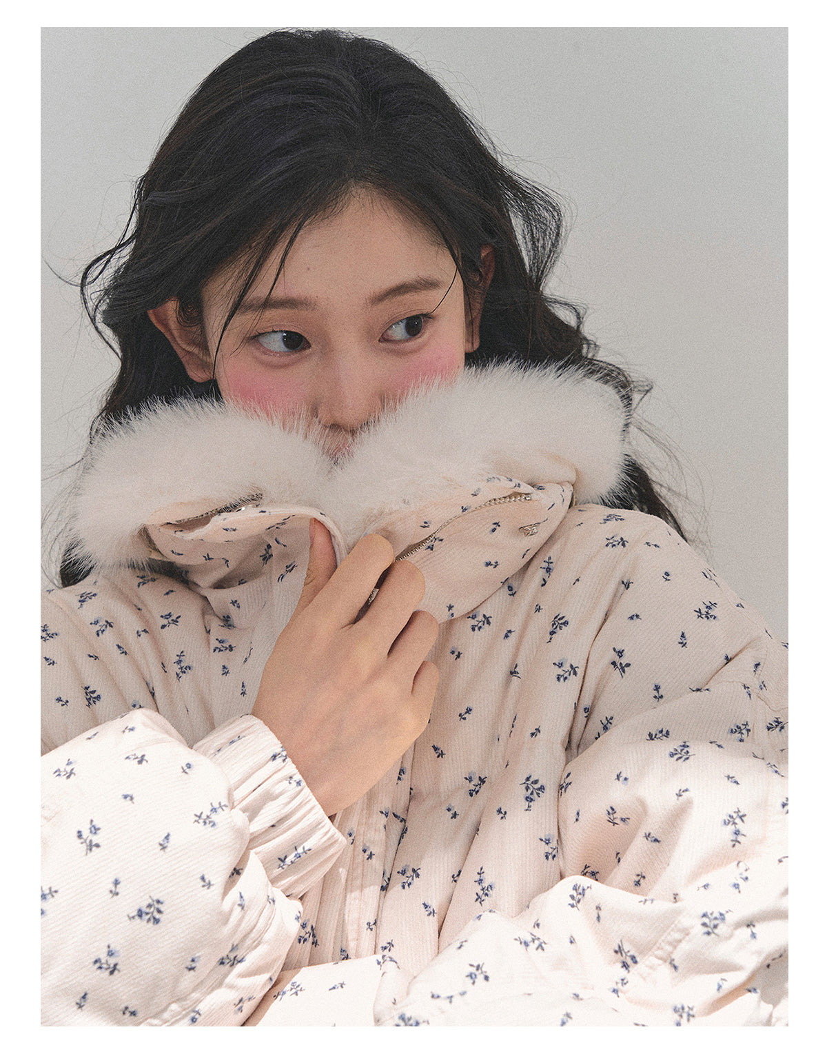 少也眼 Oatmeal Short Down Jacket with Detachable Faux-Fur Collar 784651