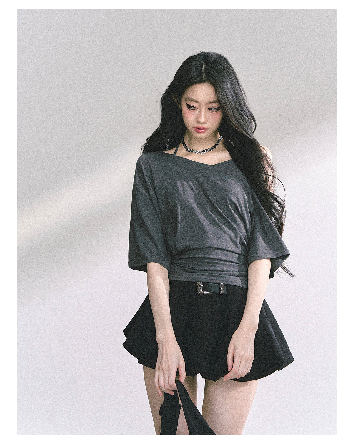 少也眼 “Smart Relax” Asymmetric Halter Short Tee - Gray