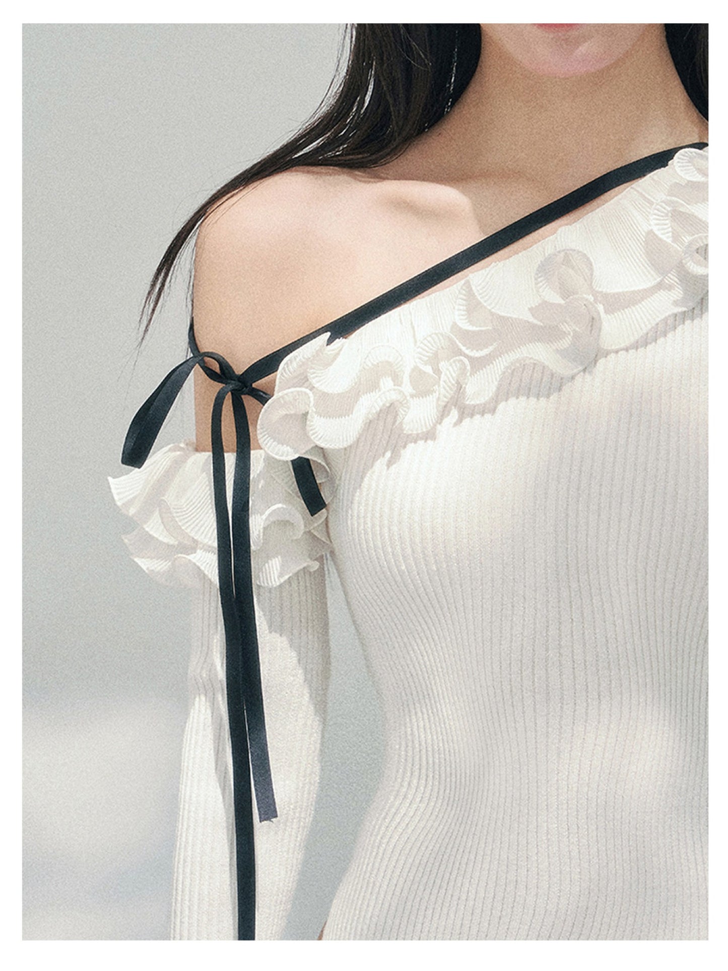 少也眼 “Hidden Softness” Apricot Asymmetric Lace-Trim Knit Cropped Top 855635