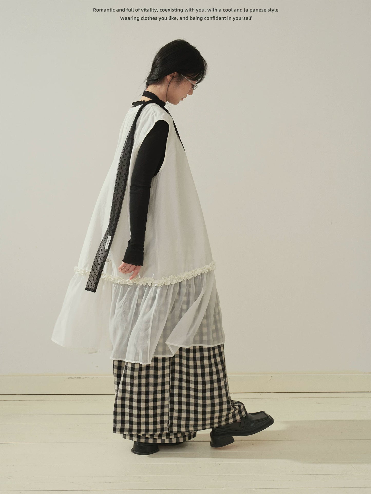 "Floating Veil" Mesh Panel Layering Maxi Dress (Black / White)