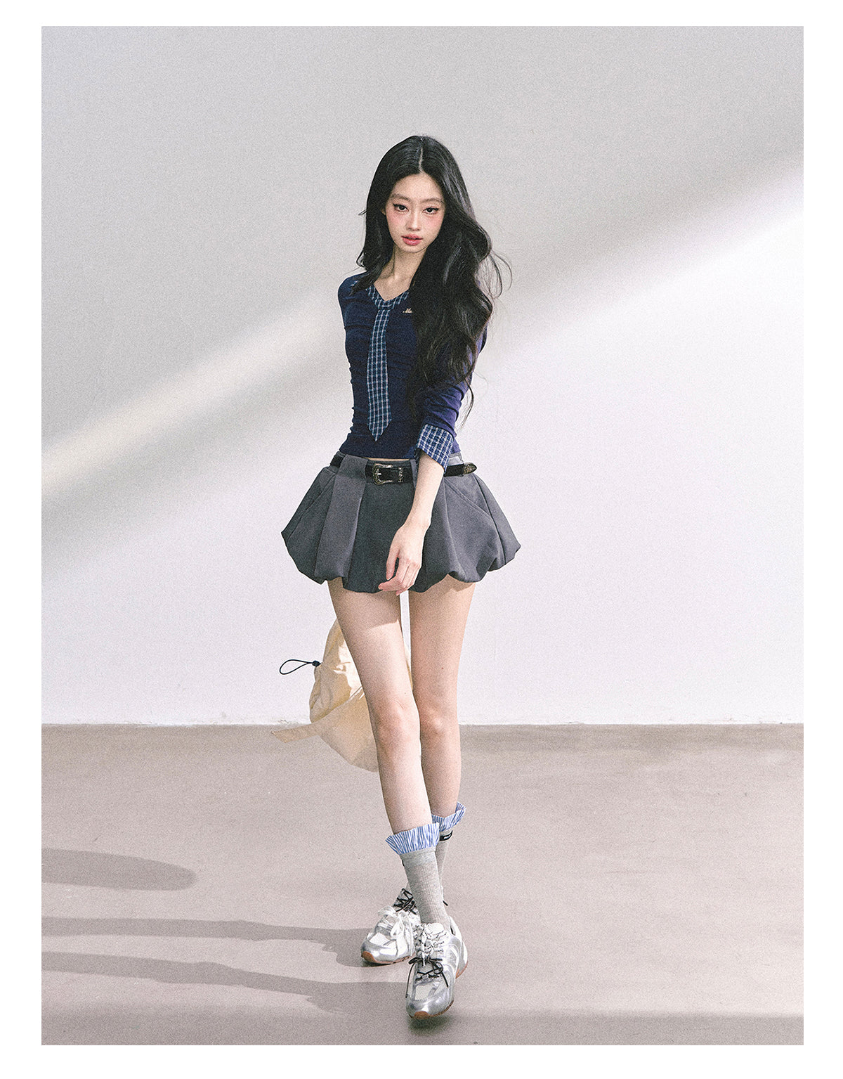 少也眼 "Han Gao Rolecard" Dual-Layer Illusion V-Neck Plaid Waist-Slimming Tee - Navy Blue