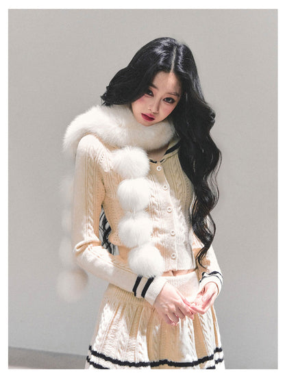 少也眼 “Passing by Her Side" Faux Fox Fur Scarf - White