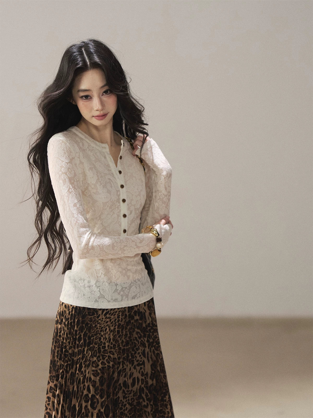 AOMALM - "Clear Lines" Long-Sleeve Finger-Hole Flared Sleeve Knit Top