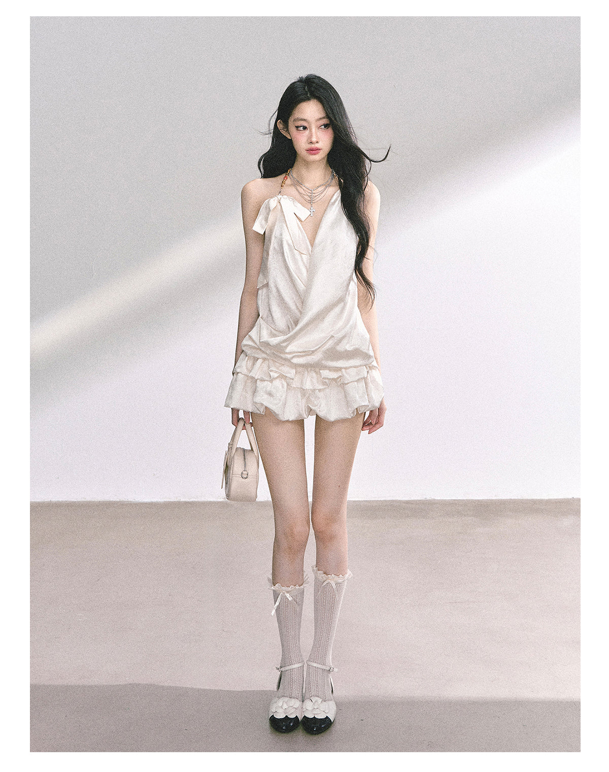 少也眼 “Evening Diva” French-Style Halter Mini Dress
