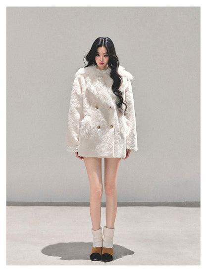 少也眼 "She Walks Into the Void" Cream White Plush Winter Jacket