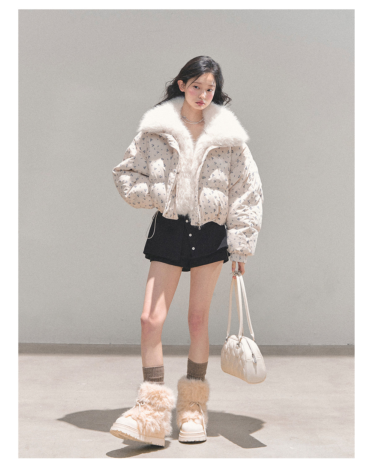 少也眼 Oatmeal Short Down Jacket with Detachable Faux-Fur Collar 784651