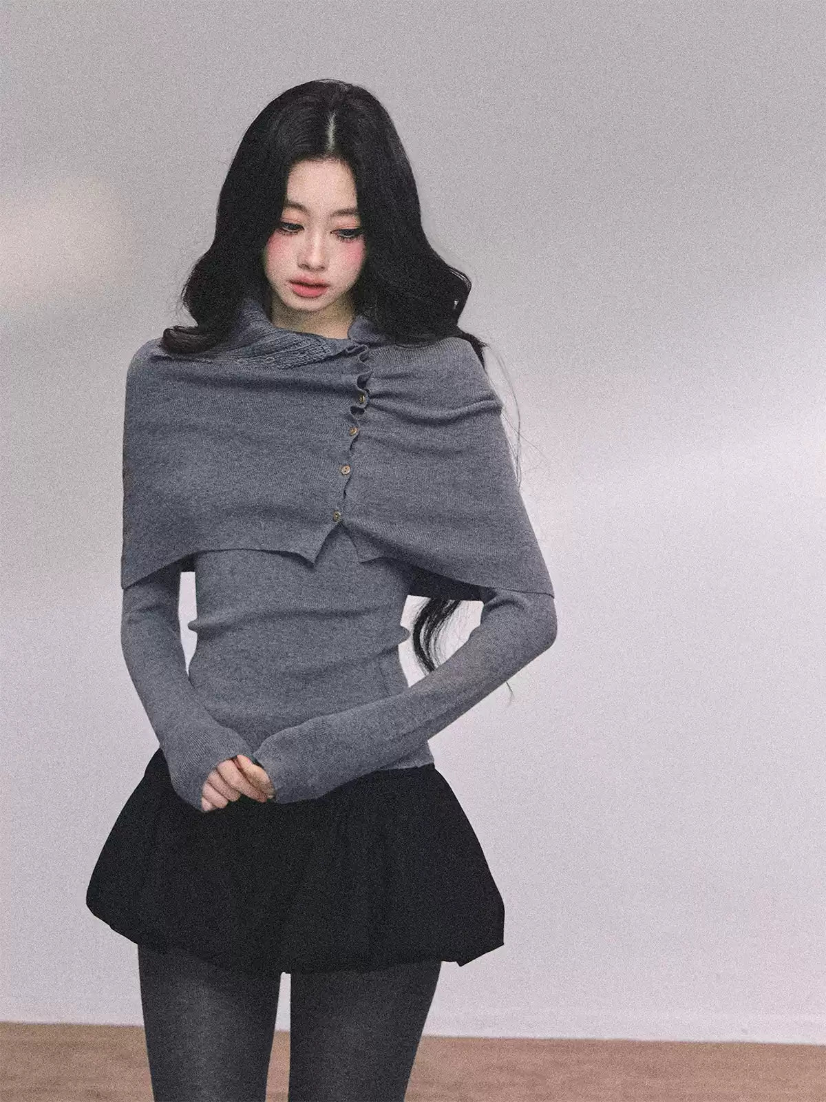 少也眼 Elegant Korean-Style Slim Fit Knit Long Sleeve Top with Cape