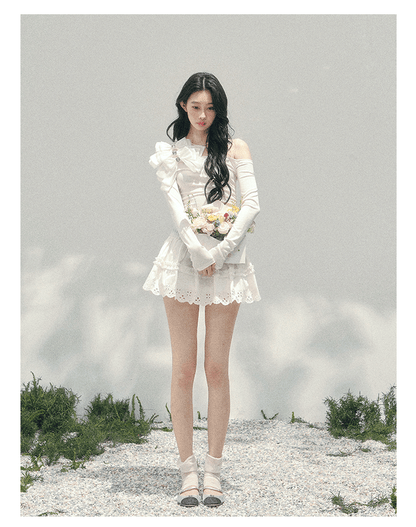 少也眼 "Morning Mist Shoulder" Bow Off-Shoulder T-Shirt in Cloud White 52742574