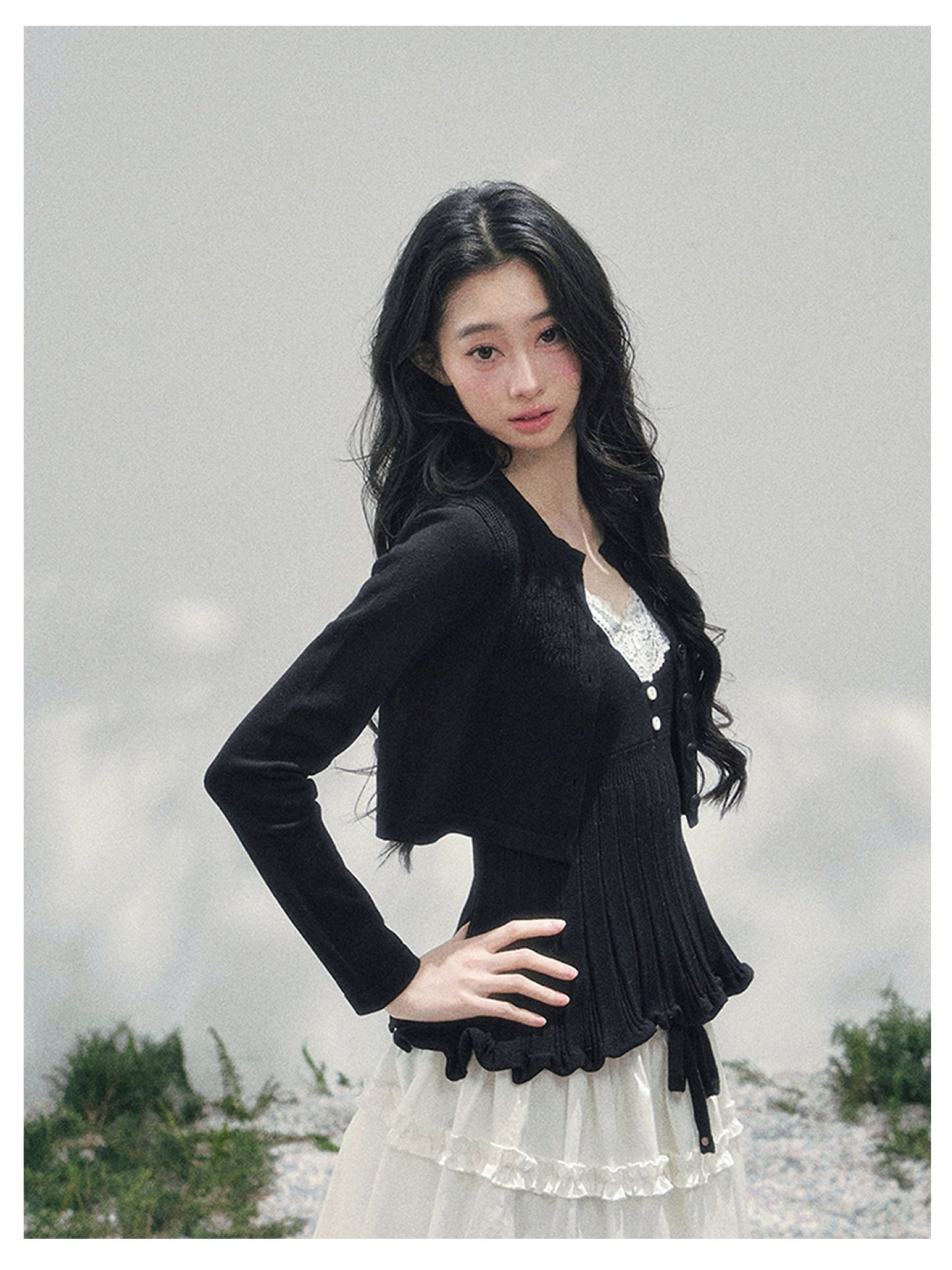 少也眼 “Lace in Between” French Knit V-Neck Two-Piece Set 55447