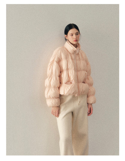 少也眼 “She Gazes at the Snow” White Duck Down Cropped Jacket - Lotus Root Pink
