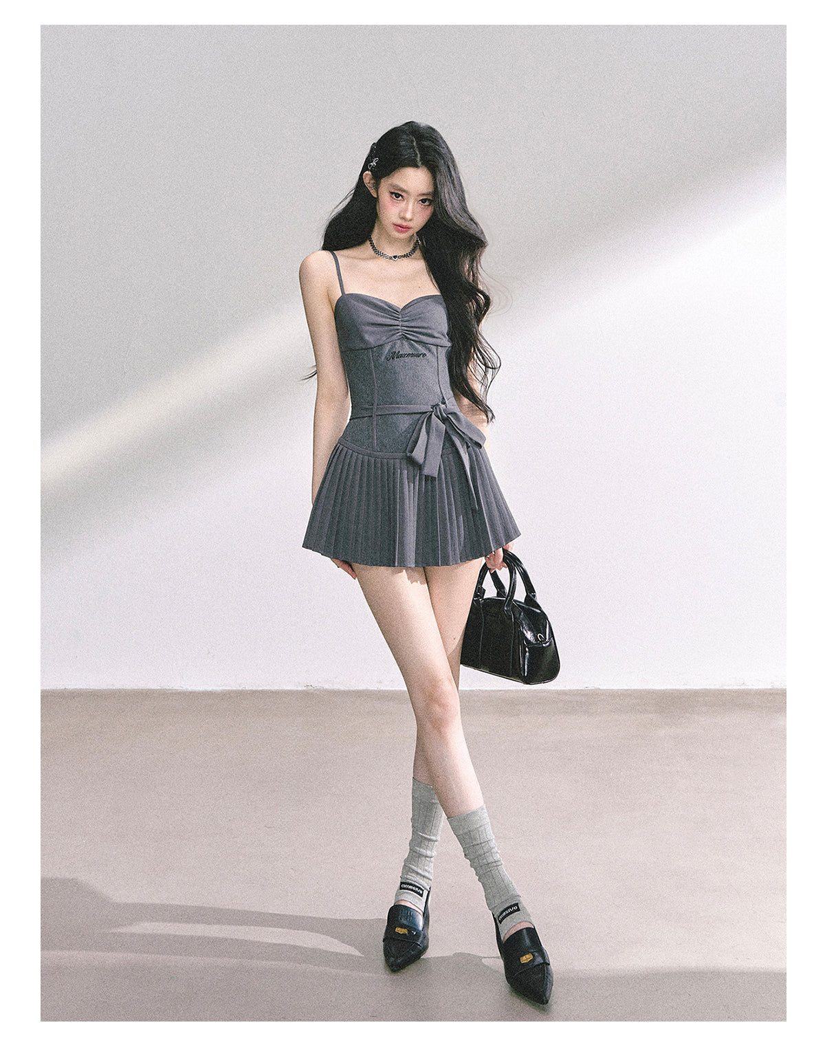 少也眼 “Model Girl Idol” Puff Mini Dress