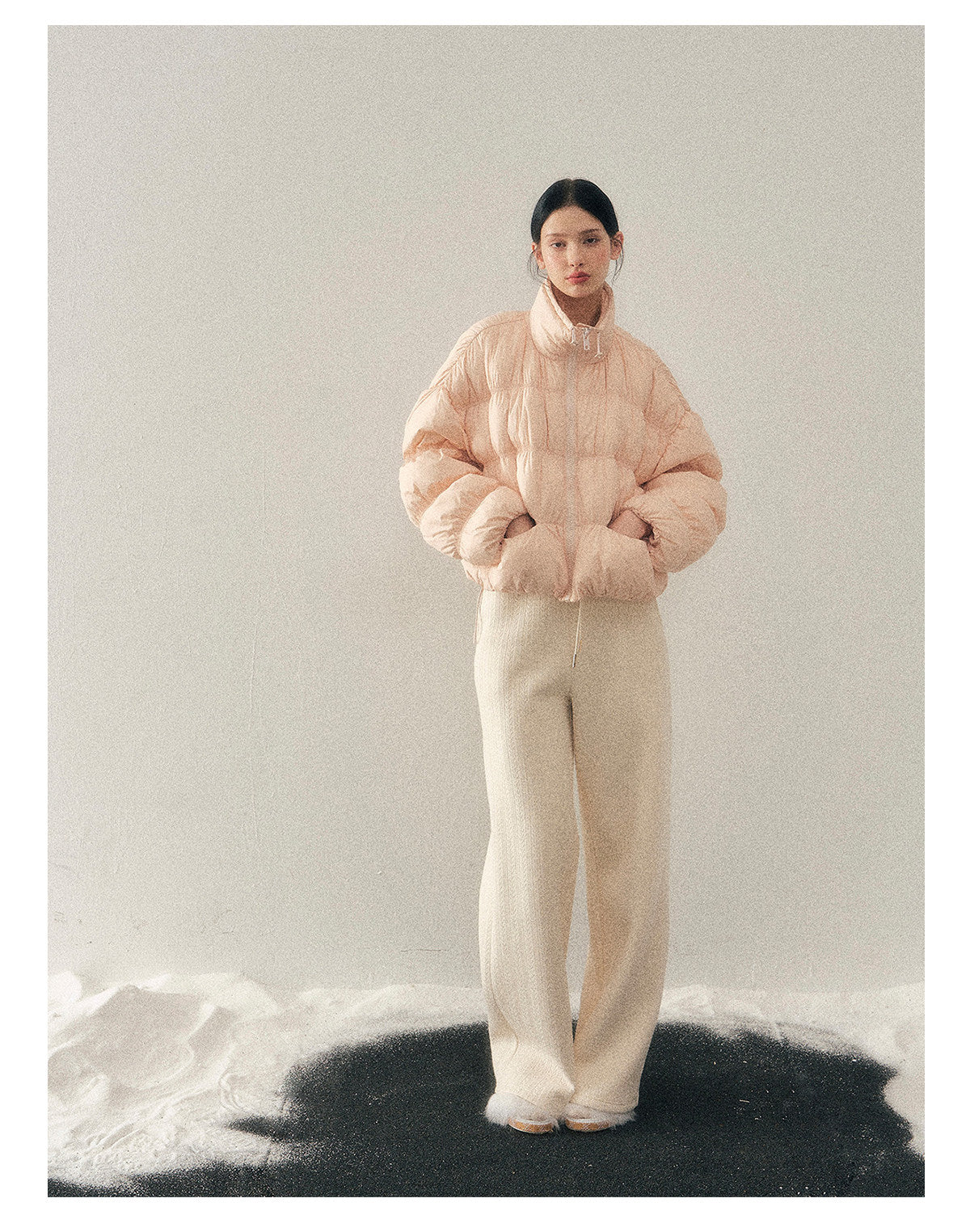 少也眼 “She Gazes at the Snow” White Duck Down Cropped Jacket - Lotus Root Pink