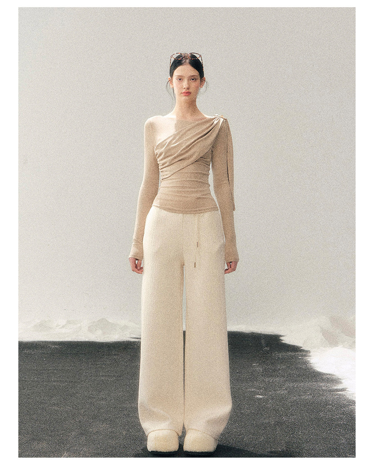 少也眼 “She Is Lighter Than the Wind” Streamer-Neck Top - Oatmeal