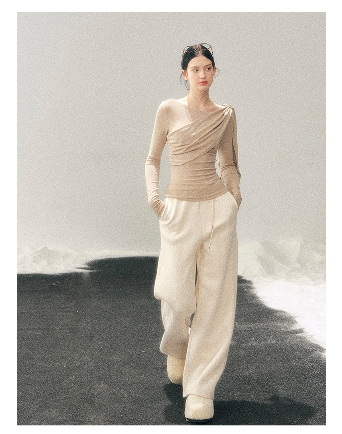 少也眼 “She Is Lighter Than the Wind” Streamer-Neck Top - Oatmeal