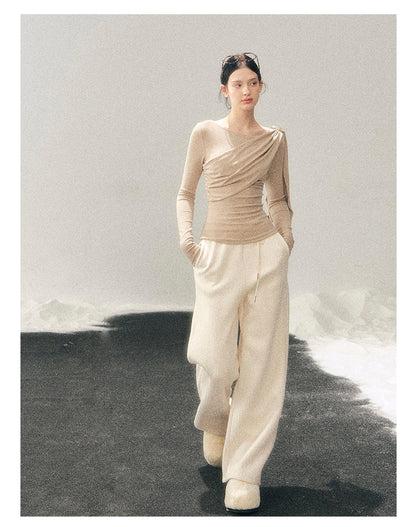 少也眼 “She Is Lighter Than the Wind” Streamer-Neck Top - Oatmeal