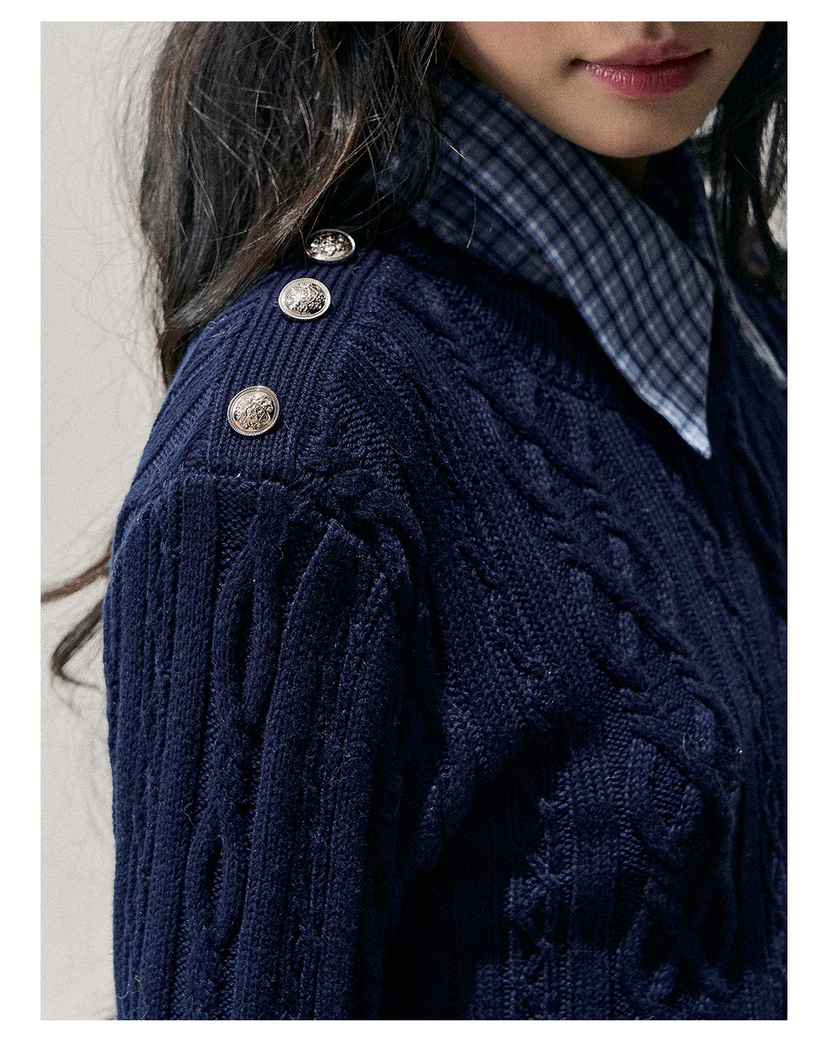 少也眼 “Unfinished Poem” Preppy Plaid-Collar Cable Knit Sweater - Navy
