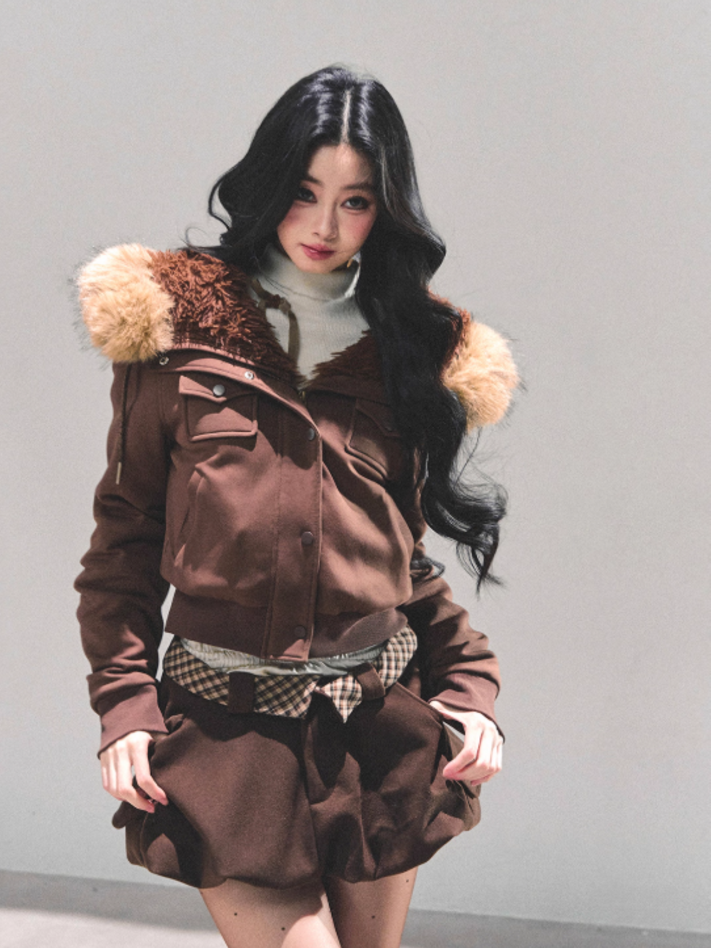 少也眼 “Snowvel Embrace” Hooded Sherpa Jacket - Coffee Brown 874351