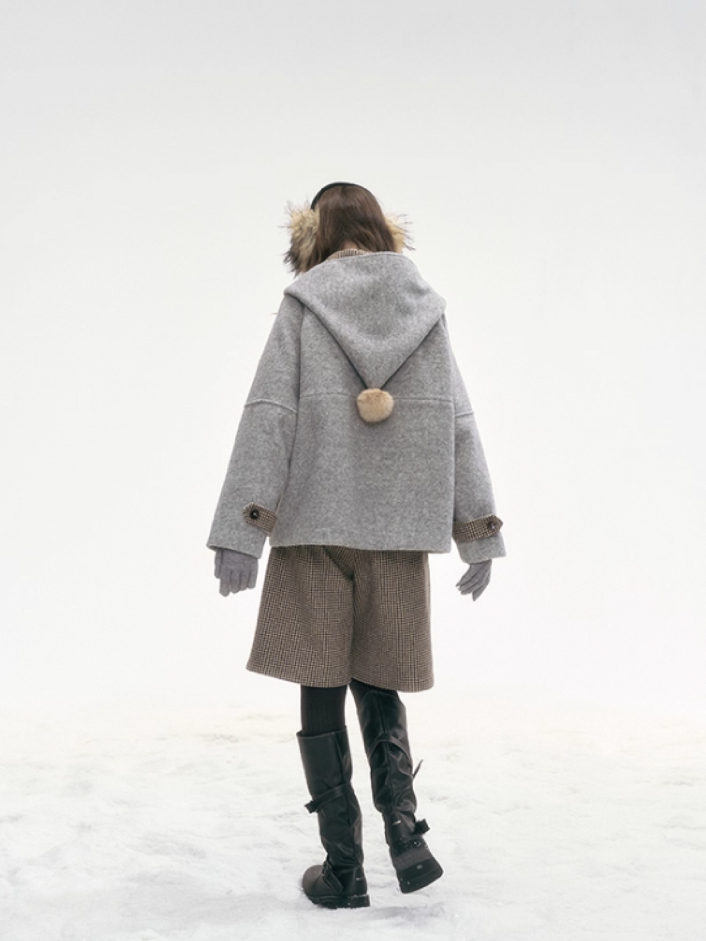 "Ash Mist Soft Wool" Two-Piece Set – Gray Coat & Plaid Shorts LL2025318