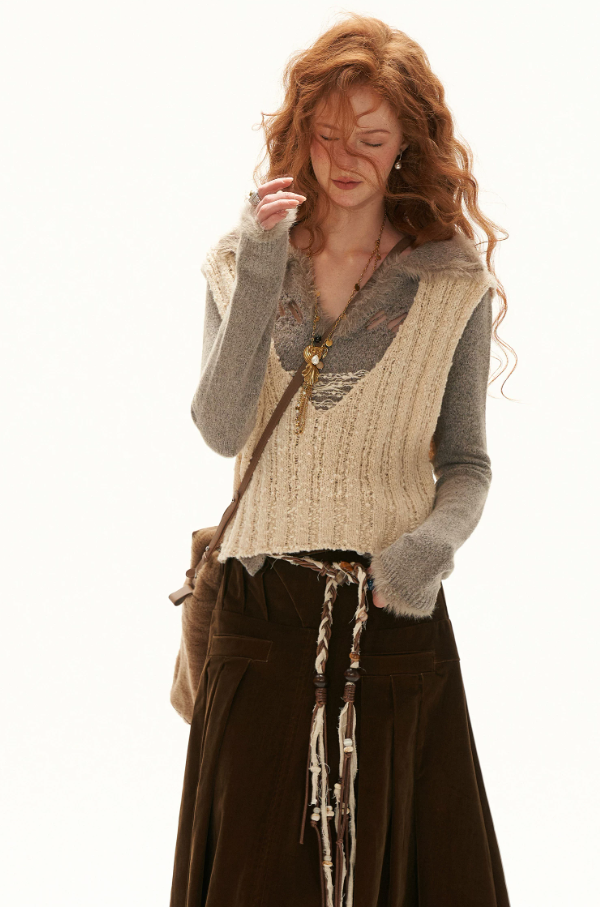 MAMC - U-Neck Textured Knit Vest - Cropped Sleeveless Sweater Top (Gray / Cream)