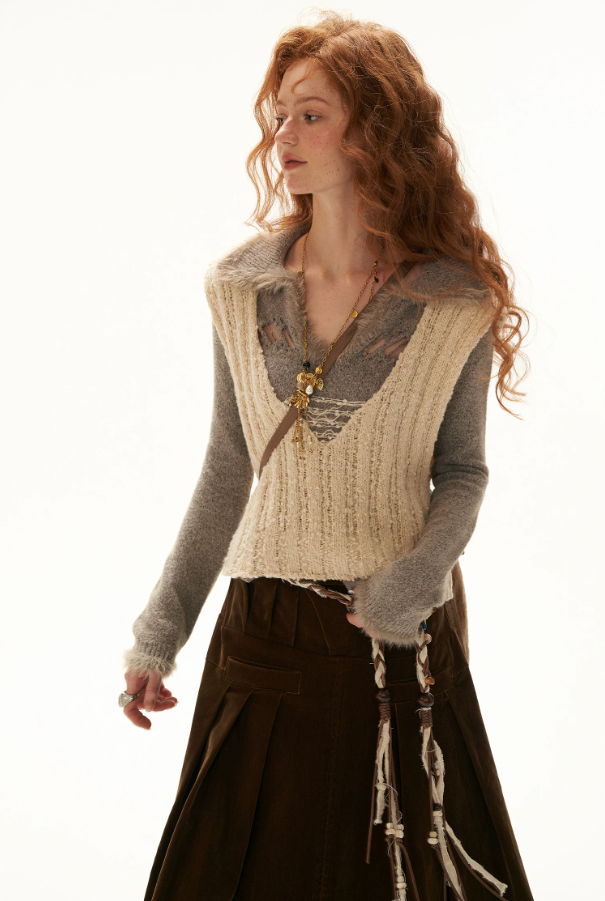 MAMC - U-Neck Textured Knit Vest - Cropped Sleeveless Sweater Top (Gray / Cream)