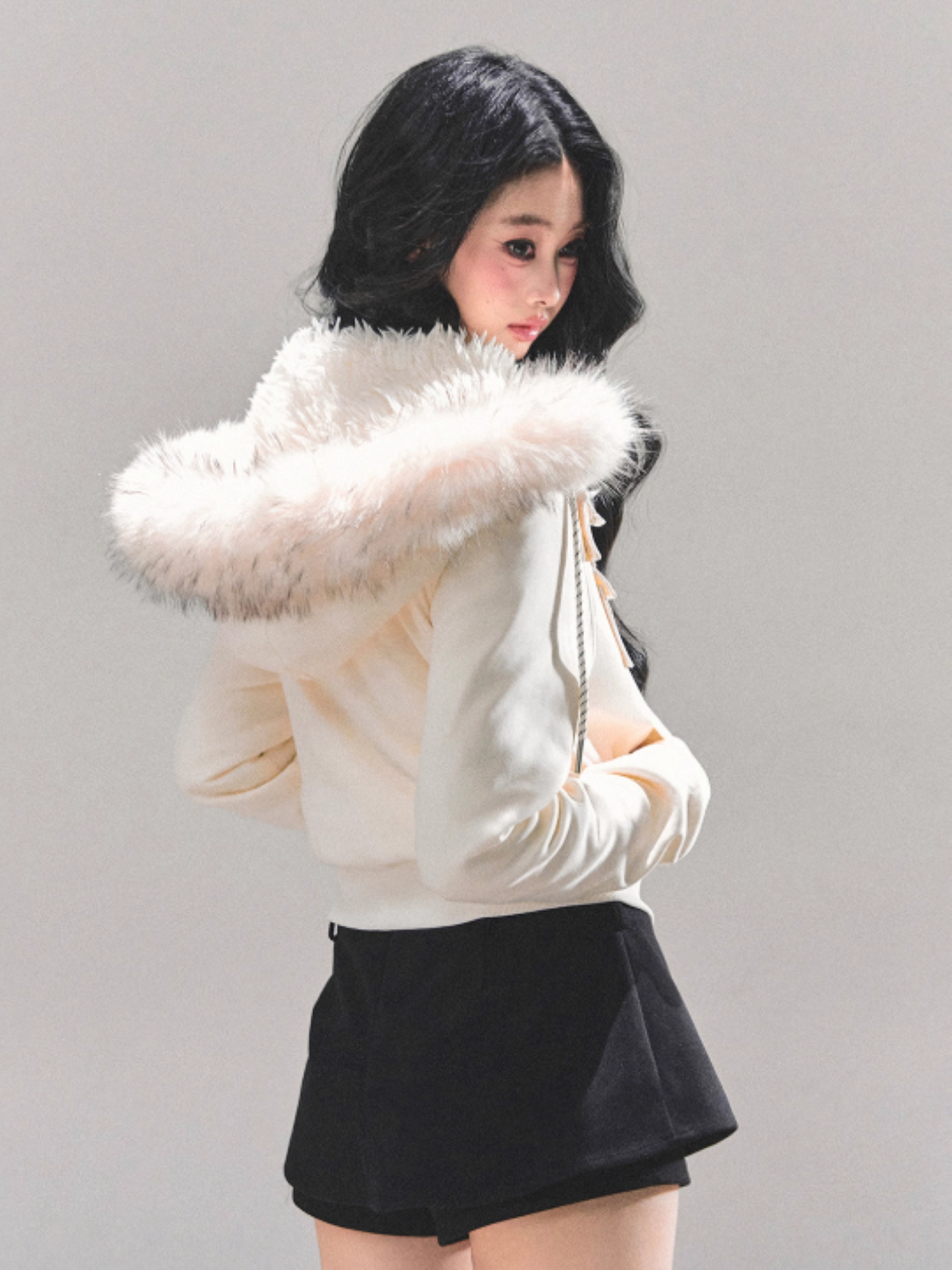 少也眼 “Snowvel Embrace” Hooded Sherpa Jacket - Cream White 874351