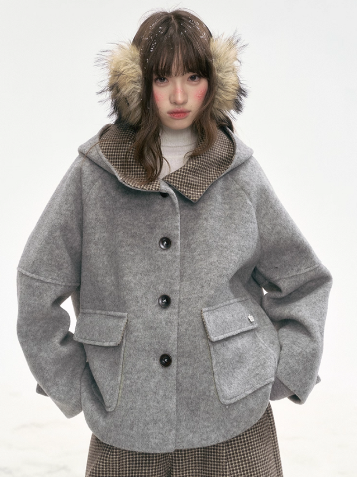 "Ash Mist Soft Wool" Two-Piece Set – Gray Coat & Plaid Shorts LL2025318