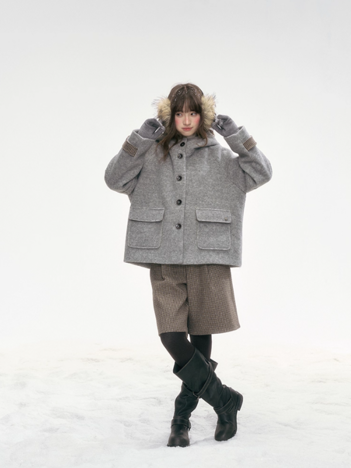 "Ash Mist Soft Wool" Two-Piece Set – Gray Coat & Plaid Shorts LL2025318