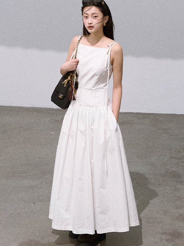 OAKMOO - "Floral Reverie" Embroidered Cotton Dress – Gardenia White 25Q417