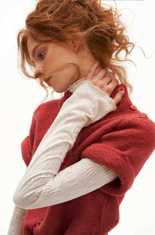 MAMC - Textured Muse Fitted Long-Sleeve Top (Red / White)