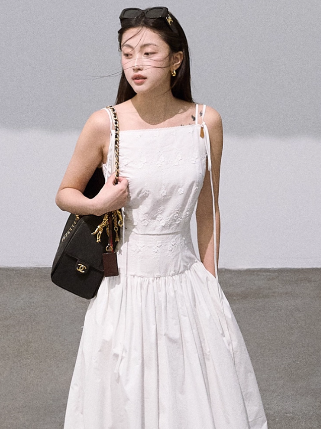 OAKMOO - "Floral Reverie" Embroidered Cotton Dress – Gardenia White 25Q417