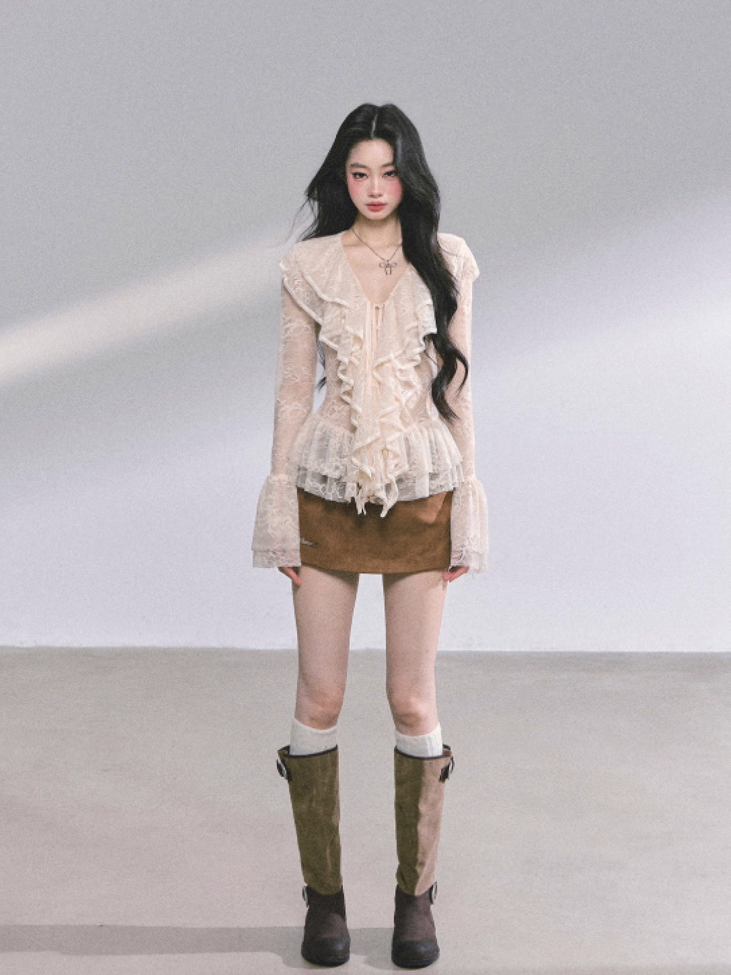 少也眼 London Café French Hepburn Woolen Three-Piece Set – Jacket, Top & Mini Skirt