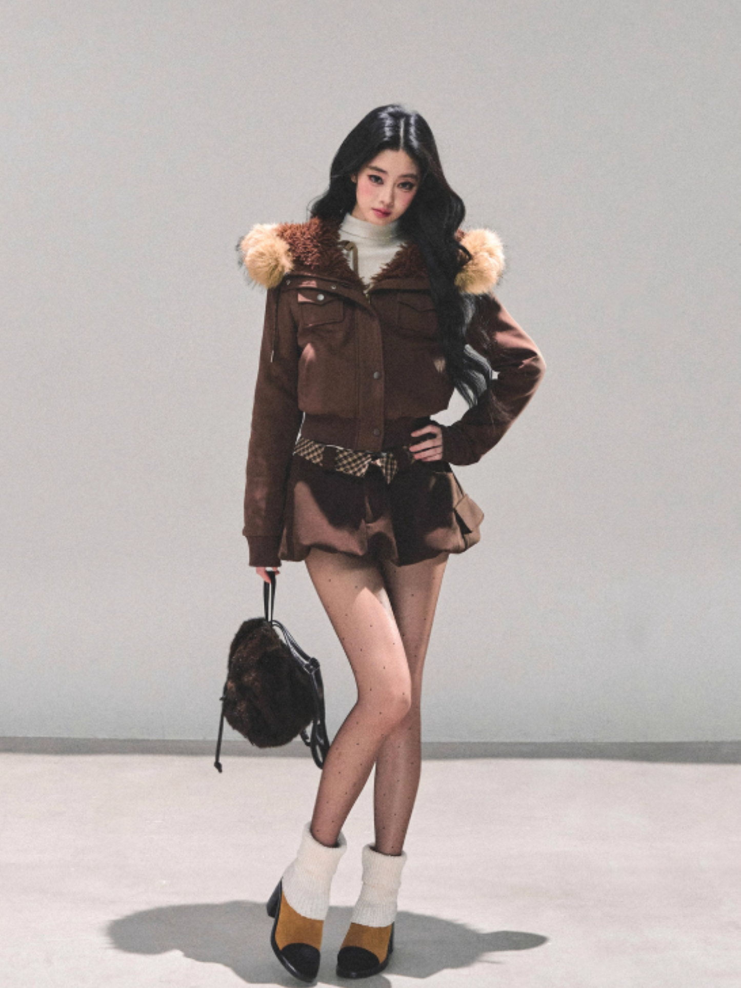 少也眼 “Snowvel Embrace” Hooded Sherpa Jacket - Coffee Brown 874351