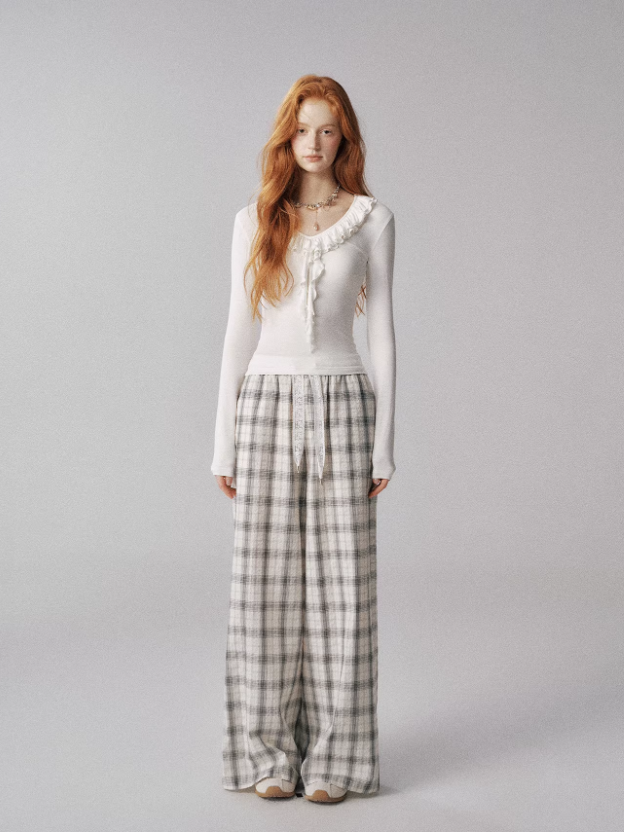 "氧气银河" V-Neck Ruffle Long-Sleeve Knit Top (Classic White)