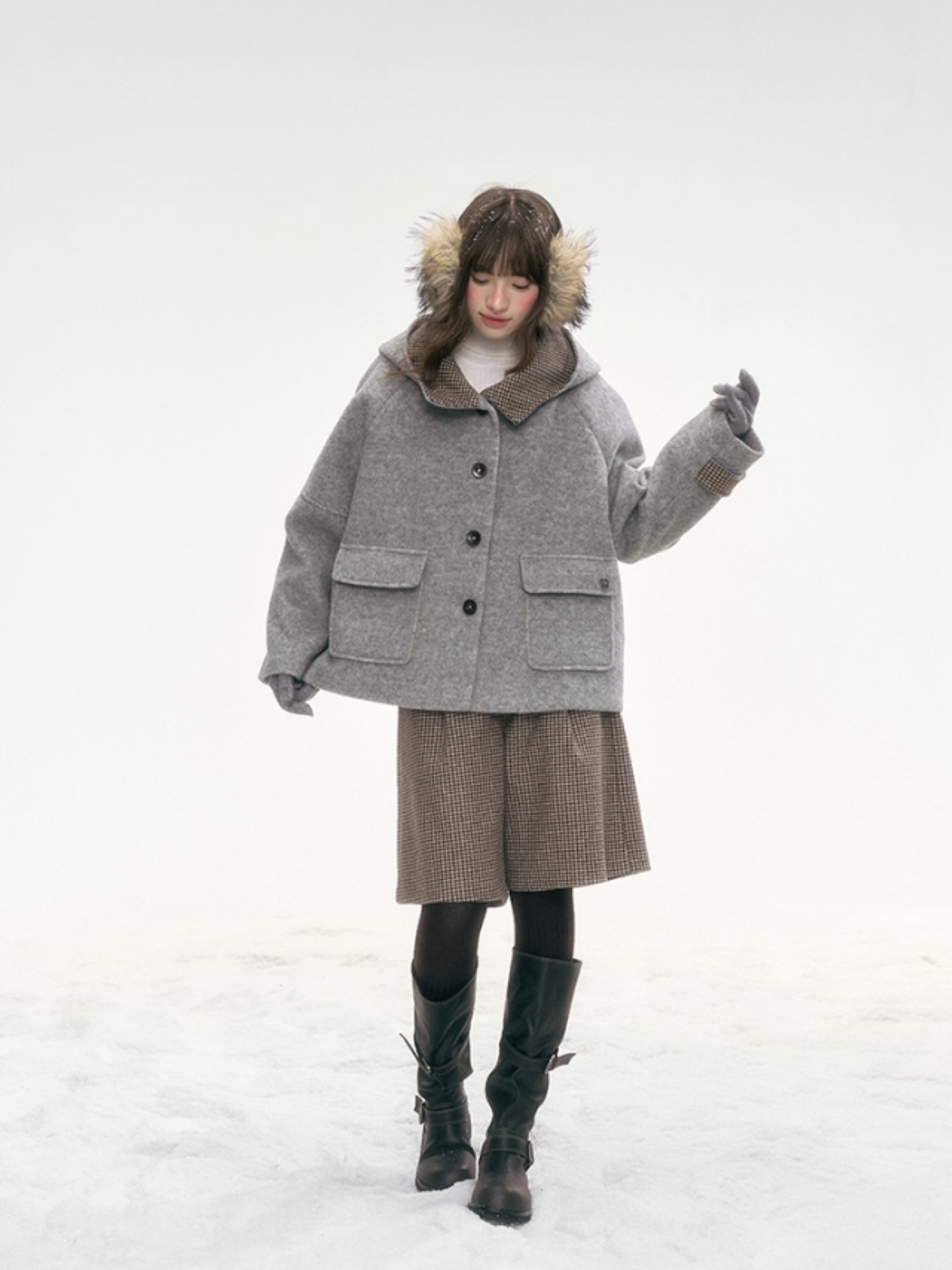 "Ash Mist Soft Wool" Two-Piece Set – Gray Coat & Plaid Shorts LL2025318