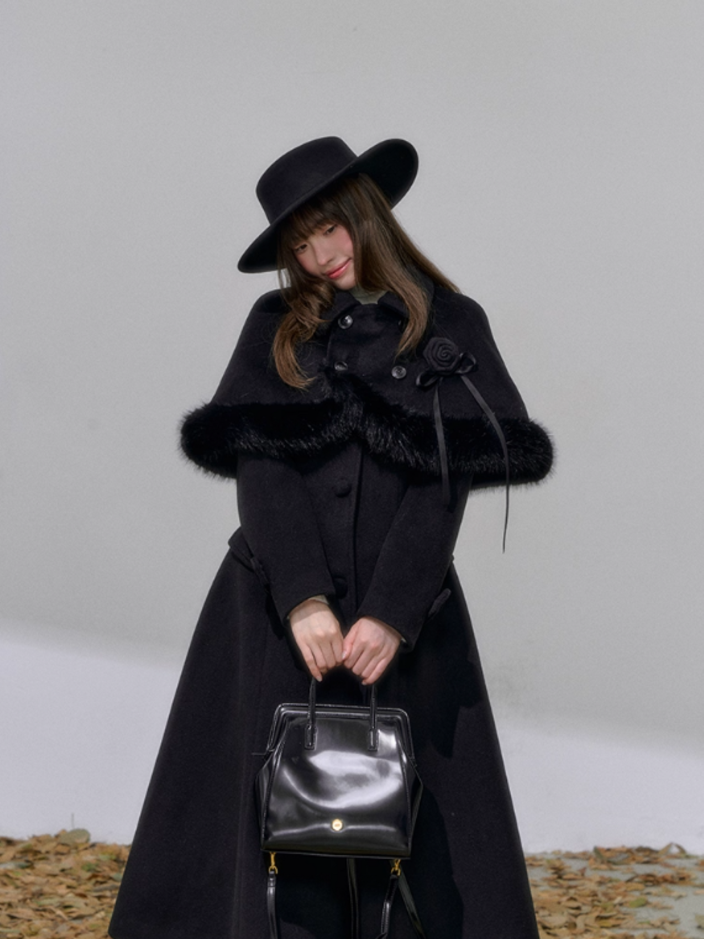 "雪夜棋局" Double-Breasted Wool Coat – Black Tailored Cape with Optional Rose Brooch