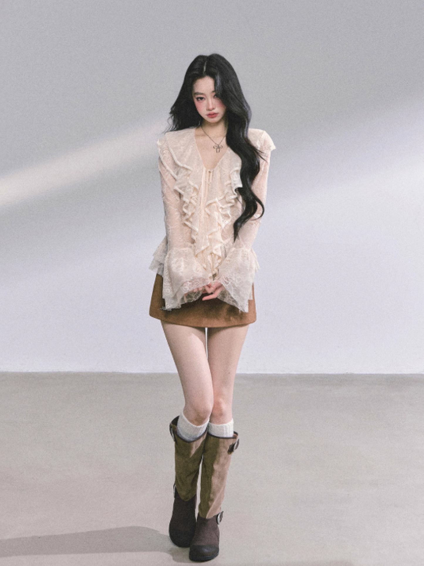 少也眼 London Café French Hepburn Woolen Three-Piece Set – Jacket, Top & Mini Skirt