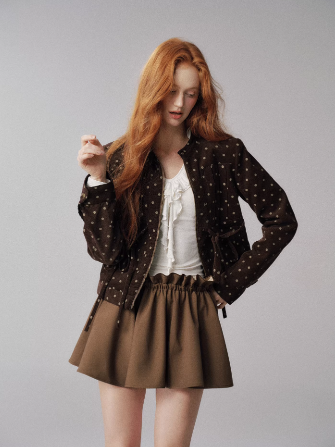 "时光画布" Polka Dot Cropped Jacket with Bow Details (Warm Brown)