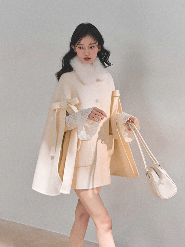 少也眼 “Snowland’s Tenderness” Wool Cape Coat with Detachable Fur Collar