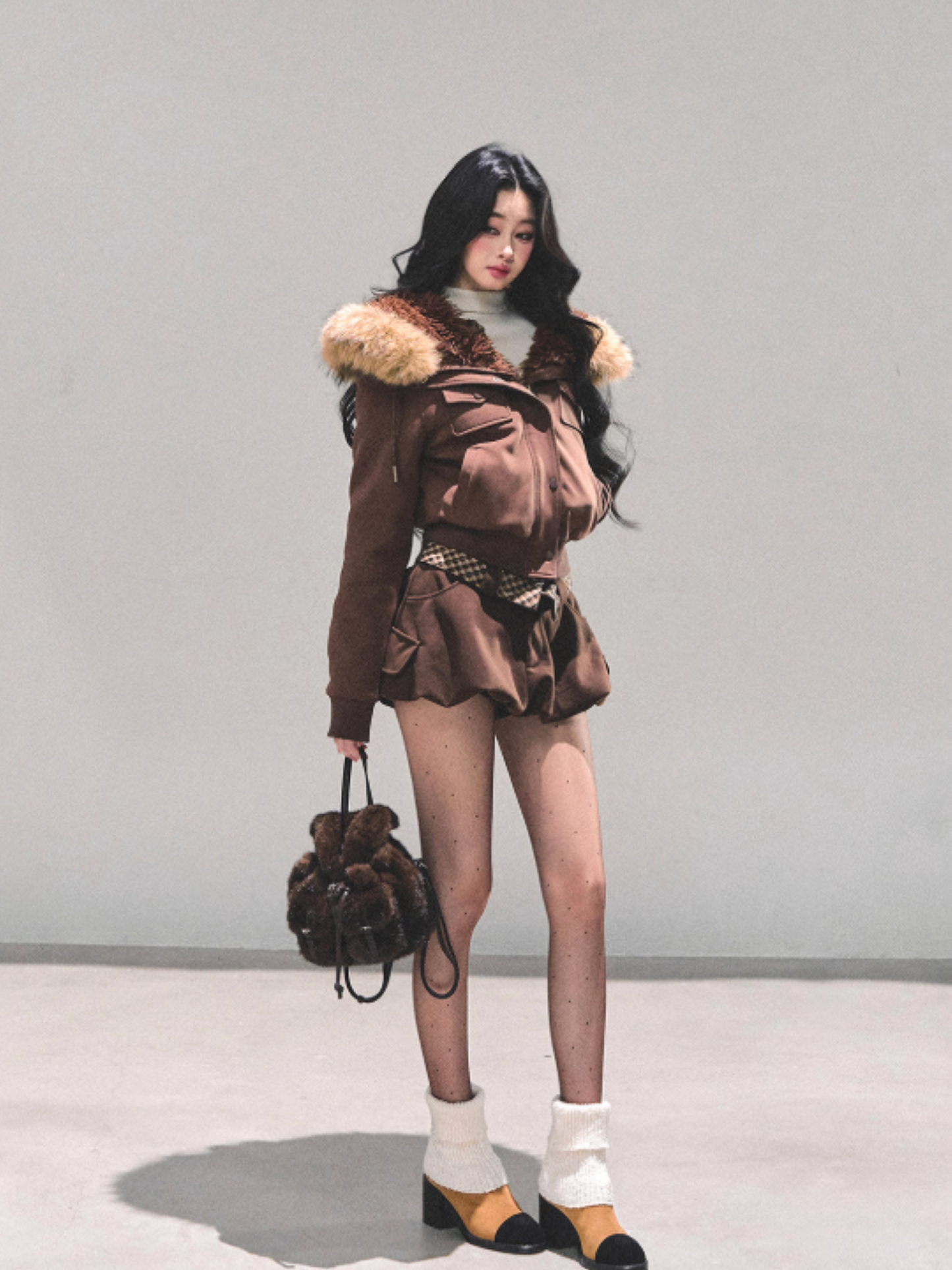 少也眼 “Snowvel Embrace” Hooded Sherpa Jacket - Coffee Brown 874351