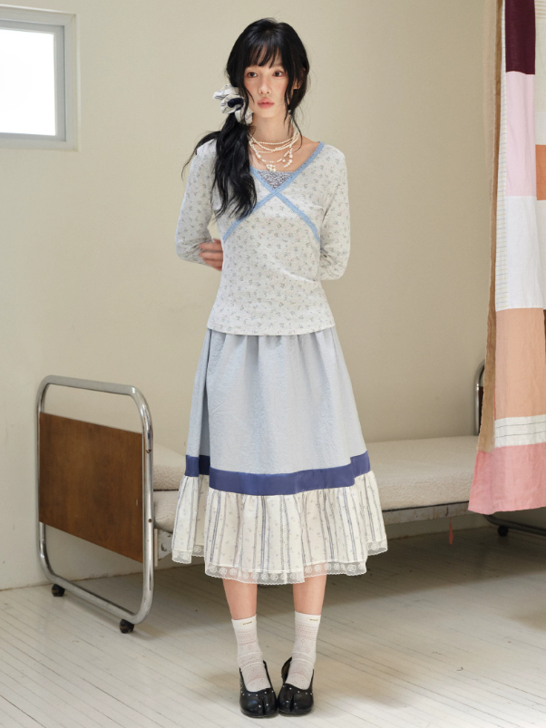 DAILY ARTIST - Light Gray Floral Lace Cross-Front Long-Sleeve Top