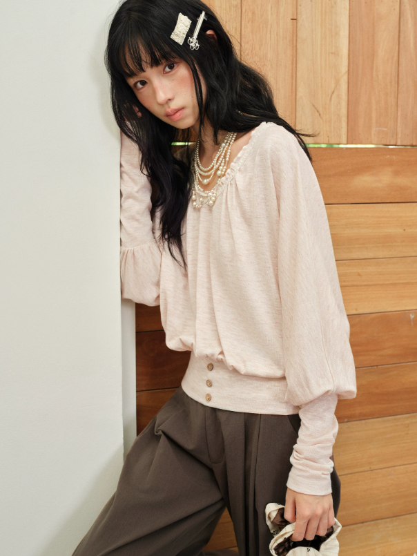 DAILY ARTIST - Soft Nude Pink Lace V-Neck Lantern Sleeve Top