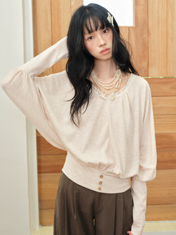 DAILY ARTIST - Soft Nude Pink Lace V-Neck Lantern Sleeve Top