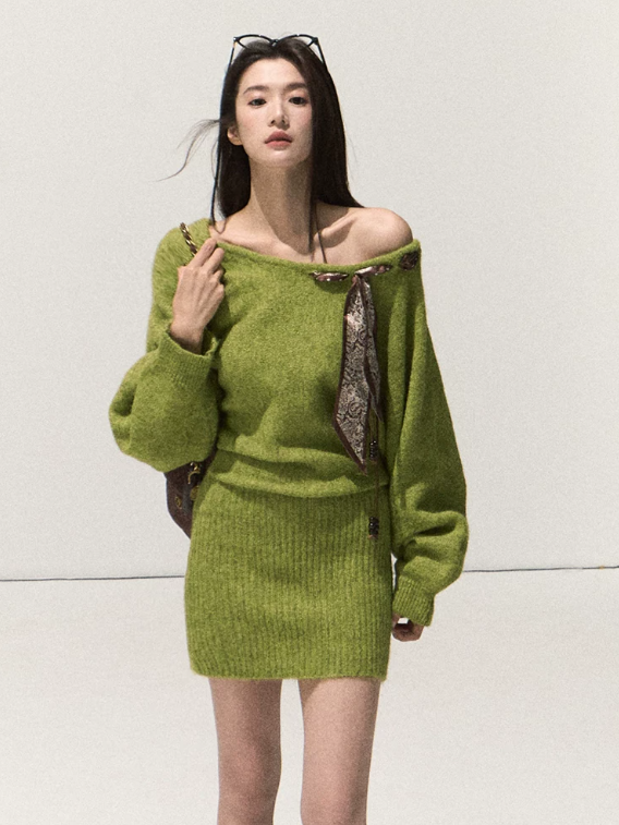 OAKMOO/ Autumn Green Wool-Blend Off-Shoulder Bodycon Knit Dress (With Scarf)